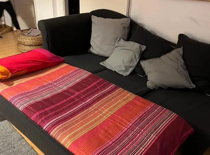 2 Bedroom Flat At Just 4 Tube Stops From Coliseum Apartment