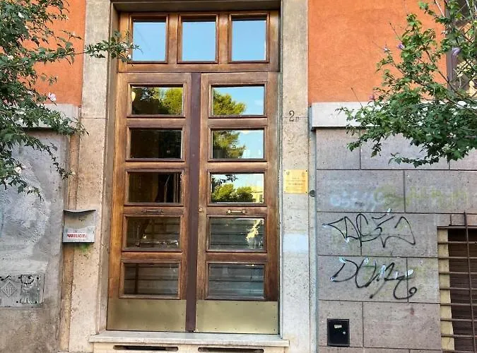 2 Bedroom Flat At Just 4 Tube Stops From Coliseum Daire Roma