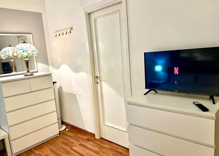 2 Bedroom Flat At Just 4 Tube Stops From Coliseum Roma