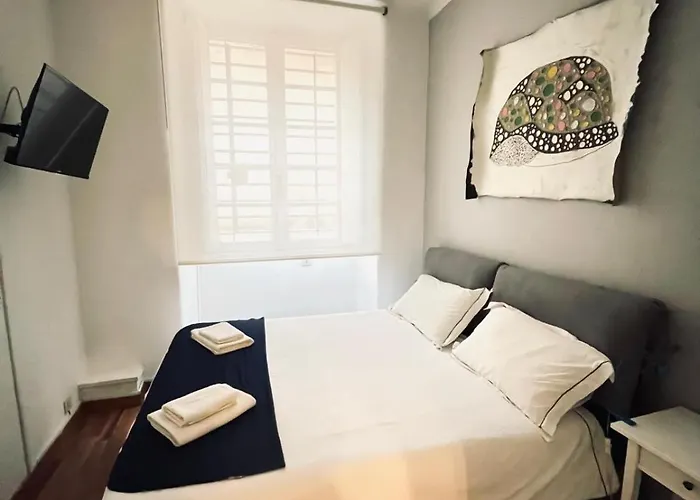 2 Bedroom Flat At Just 4 Tube Stops From Coliseum Rome
