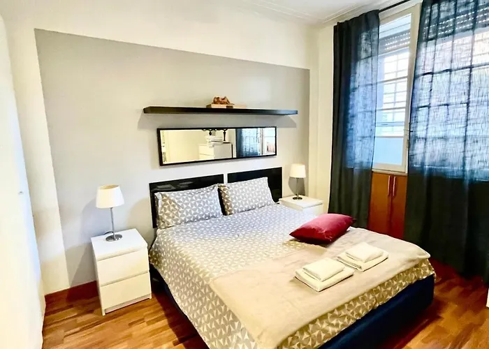 2 Bedroom Flat At Just 4 Tube Stops From Coliseum Apartment *